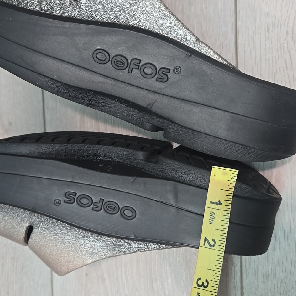 OOFOS Metallic Silver Slide Clogs - Picture 8 of 11
